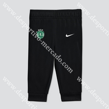 Carregar imagem no visualizador da galeria, NOVO FATO TREINO CRIANÇA NIKE VERDE SPORTING CP 25/26
