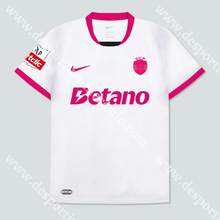 Carregar imagem no visualizador da galeria, NOVA CAMISOLA EDIÇÃO ESPECIAL ROSA SPORTING CP 25/26
