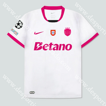 Carregar imagem no visualizador da galeria, NOVA CAMISOLA EDIÇÃO ESPECIAL ROSA SPORTING CP 25/26
